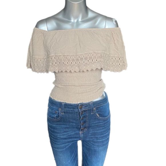 Tops - 🐚Beautiful  Peasant Blouse🐚 VERY flattering 💫